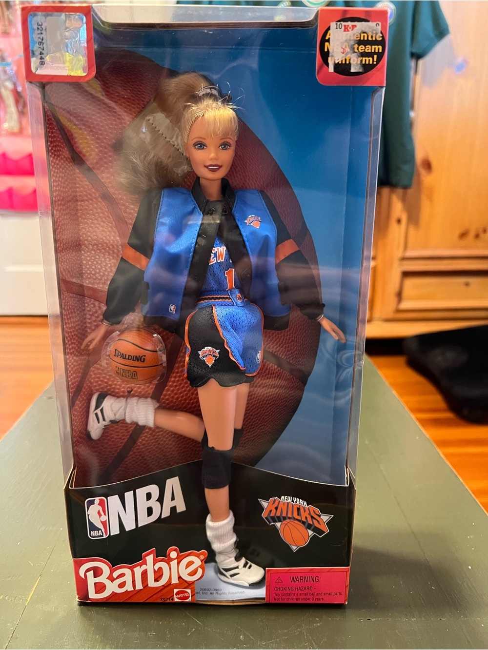 Barbie 1998 NY Knicks Doll New In Box